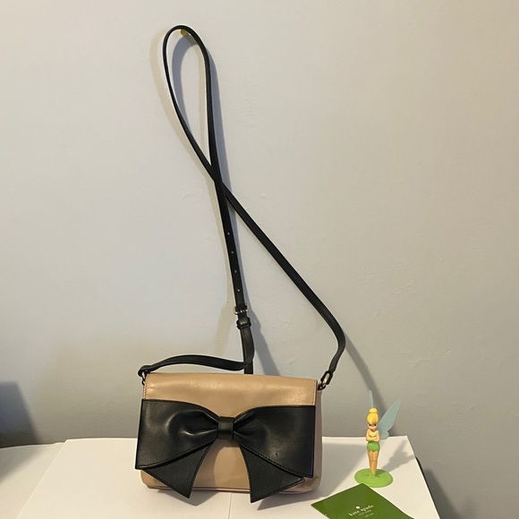 Kate Spade ♠️ New York ID strip, leather Crossbody. - Picture 2 of 4